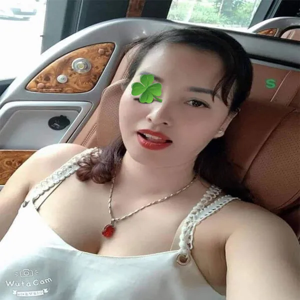 May bay ba gia Ngoc Yen Tim trai tre khong rang buoc 1