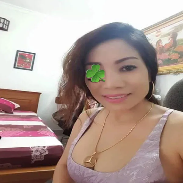 Ngọc Liên – Gái già hồi xuân tìm phi công trẻ 2 Ngoc Lien Gai gia hoi xuan tim phi cong tre 1