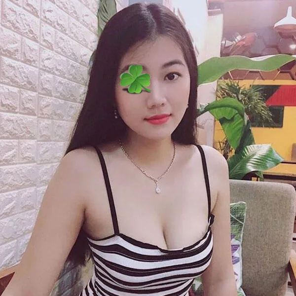 Ngọc Linh – Máy bay bà già Tứ Minh tìm trai trẻ trên 16cm 2 Ngoc Linh May bay ba gia Tu Minh tim trai tre tren 16cm 1