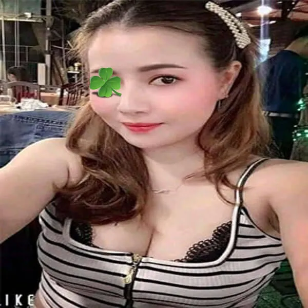 Nhật Vy – Tìm phi công sung mãn 2 Nhat Vy Tim phi cong sung man 1