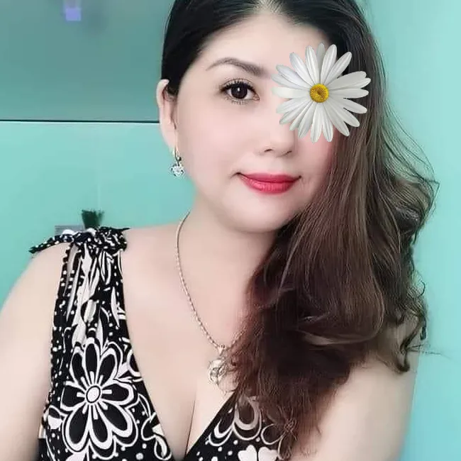 Minh Tú – Máy bay bà già Quận Liên Chiểu cần tình trẻ 2 minh tu chi gai doc than can tinh tre 1