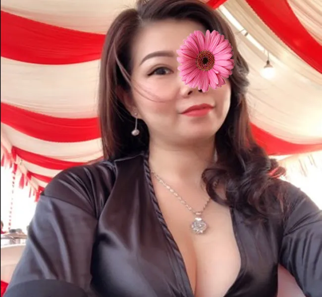 Mộng Hoa – Máy bay bà già TP Mỹ Tho tìm trai trẻ hẹn hò 2 mong hoa gai gia tim phi cong de yeu 1