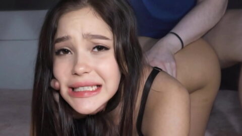 nua dem len vao phong em gai dam no lut can