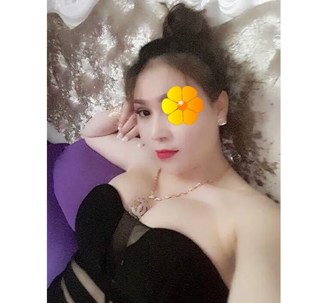 Thu Duyên – Máy bay bà già Quận Hải An đa tình mặn nồng 2 thu duyen chi gai da tinh man nong 1