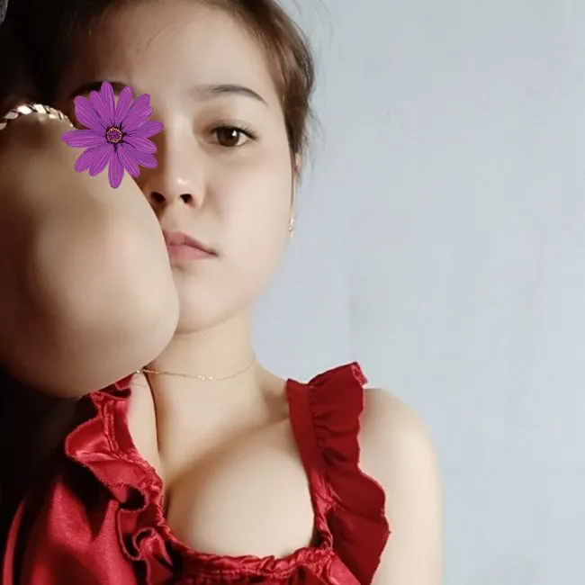 thuy ngan chi gai can tim em trai thich lai may bay 1