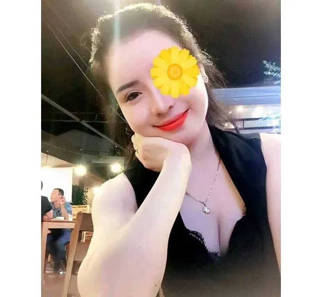 Tú Sương – Máy bay bà già Hóc Môn thiếu thốn tình cảm 2 tu suong chi gai thieu thon tinh cam 1