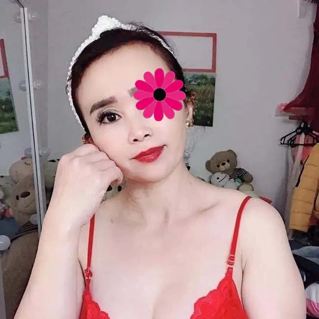 Việt Hương – Máy bay bà già Huyện Bình Tân tìm trai trẻ bao nuôi 2 viet huong chi gai can em trai tam su 1