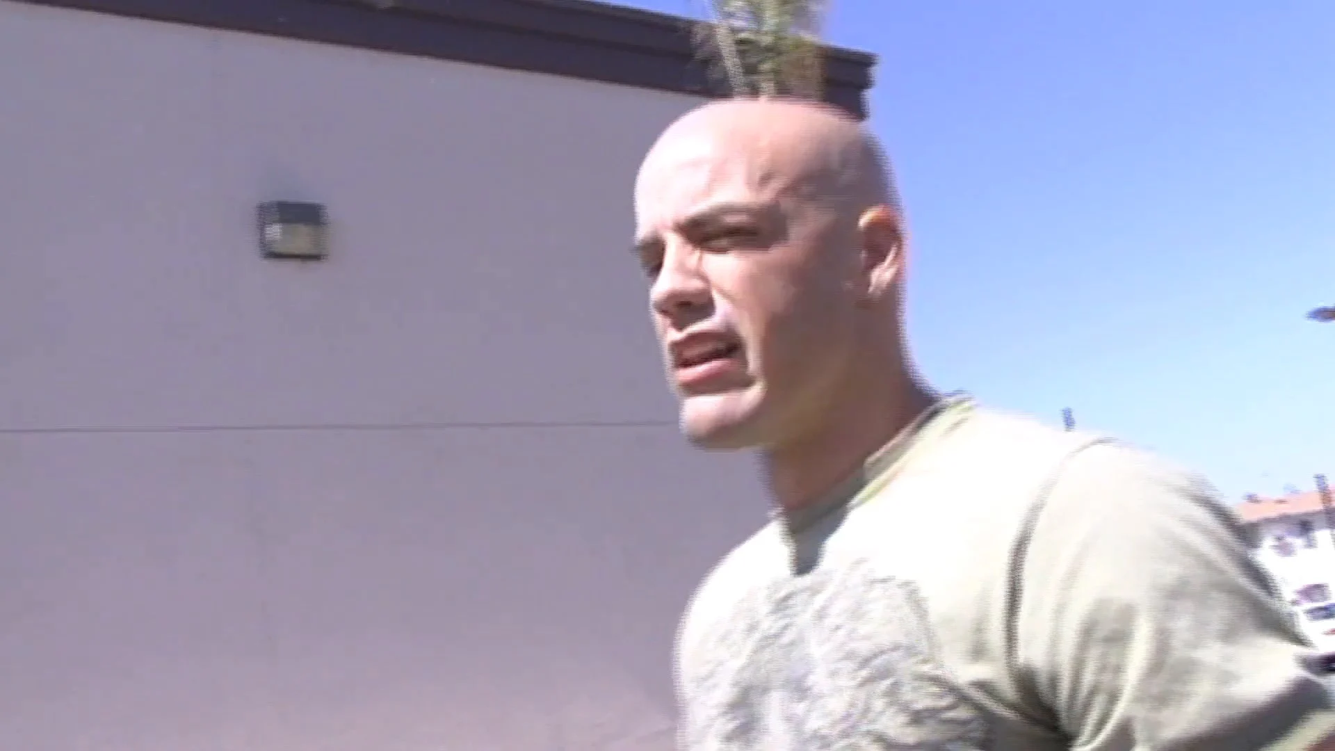 Chị đep tóc vàng và anh tài xế may mắn