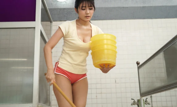 JUL-890 Thanh niên trẻ gạ địt nữ chủ nhà tắm công cộng