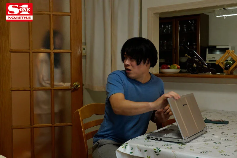 SSIS-796 Lắp camera phát hiện vợ đưa trai về nhà địt nhau